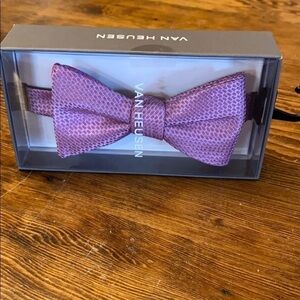 VAN Heusen bow tie